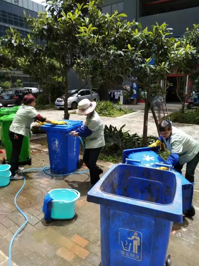 關(guān)于物業(yè)保潔員:恐怖!專業(yè)!呼吁!