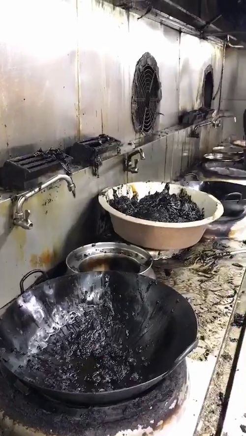 廚房油煙機清洗 不看不知道，廚房的油煙真的很臟！